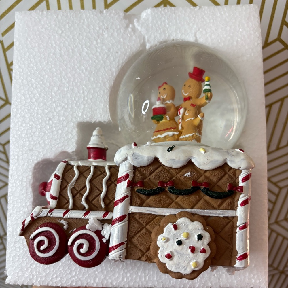 Gingerbread family Train Snow Globe - Picture 3 of 12